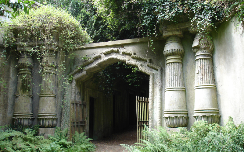 REAL Socialising Highgate Cemetary